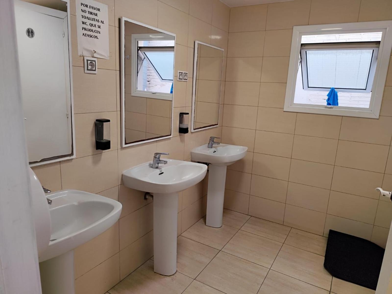 Hostal Ideal Gavà Buitenkant foto